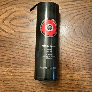 The Body Shop Smoky Poppy bath bombs